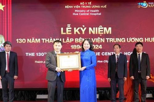 GS.TS Phạm Như Hiệp nhận Huân chương Lao động