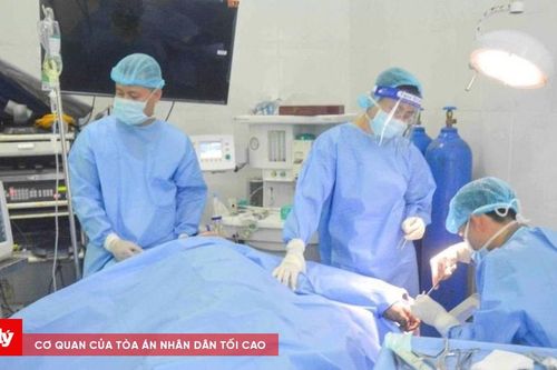 Quân y đảo Song Tử Tây cứu sống ngư dân bị cuốn bàn tay vào máy xay đá