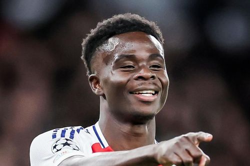Bukayo Saka rực sáng, Arsenal đè bẹp Monaco