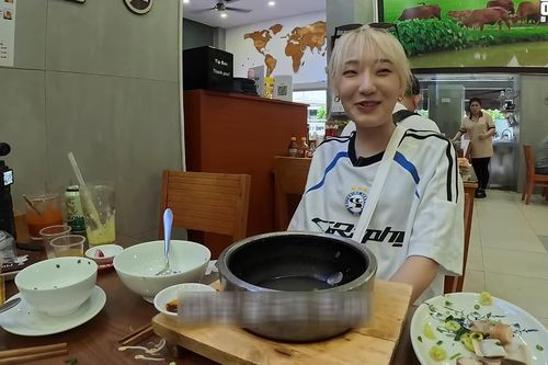 'Thánh ăn' Hàn Quốc đến Việt Nam, thưởng thức liên tục 4 bát phở, 1 suất bún