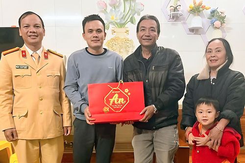Tiết lộ thú vị về người đàn ông kéo cháu bé khỏi điểm mù xe tải