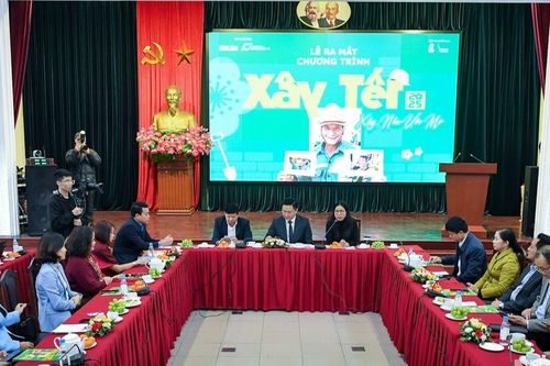 Trao tặng 18.500 phần quà cho công nhân 'Xây Tết 2025'