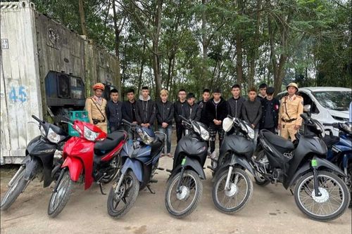 Đón bạn ra tù gây náo loạn đường phố, 12 thanh thiếu niên bị triệu tập, xử lý