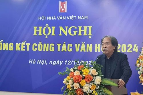 'Văn học cần chuyển mình để hòa vào dòng chảy chung trong kỷ nguyên mới'