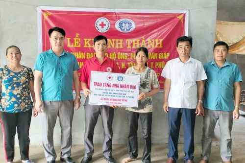 Thêm nhiều 'chìa khóa trao tay' cho hộ nghèo, cận nghèo