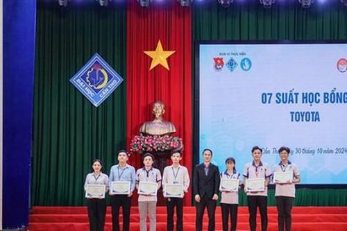 Hơn cả giá trị vật chất, học bổng kỹ thuật Toyota mở cánh cửa tương lai cho sinh viên