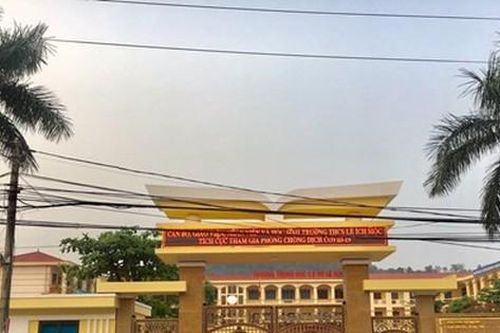 Điều tra vụ nữ sinh lớp 8 tử vong trong sân trường