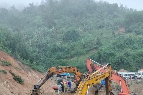 Thông tuyến đèo An Khê sau nhiều giờ ách tắc do sạt lở