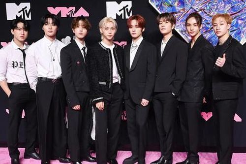Stray Kids đang tiệm cận danh xưng 'Nghệ sĩ toàn cầu' sau BTS?
