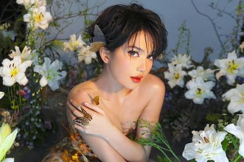 Loạt khoảnh khắc đầy gợi cảm của Ngọc Trinh