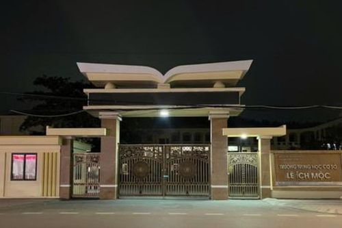 Điều tra vụ nữ sinh lớp 8 tử vong trong sân trường do va chạm đầu