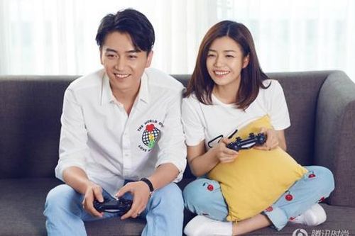 Trần Nghiên Hy bị tố giả tạo, lợi dụng việc bố mất để bôi nhọ Trần Hiểu