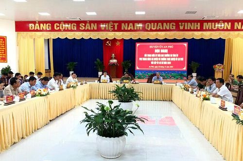 Tăng cường đối thoại với cấp ủy cơ sở