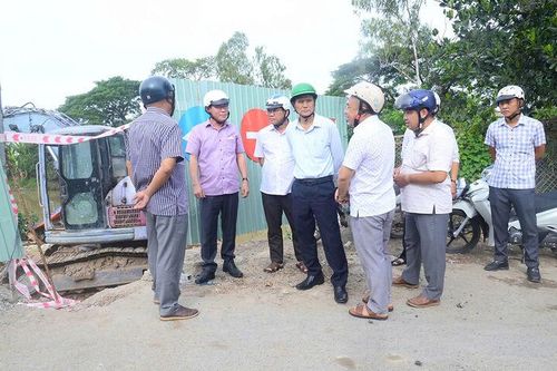Lãnh đạo huyện Châu Phú khảo sát Dự án nâng cấp tuyến đường Nam Cần Thảo
