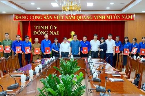 Bí thư Tỉnh ủy Nguyễn Hồng Lĩnh gặp mặt Đoàn đại biểu Đồng Nai tham dự Đại hội Hội LHTN Việt Nam lần thứ IX