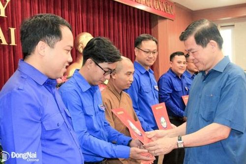 Bí thư Tỉnh ủy Nguyễn Hồng Lĩnh gặp mặt Đoàn đại biểu tham dự Đại hội Hội Liên hiệp thanh niên Việt Nam lần thứ IX