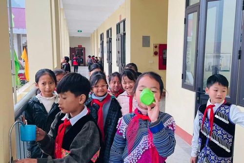 Tổ chức Save the Children International (SCI/Anh) tài trợ 10 hệ thống lọc nước RO cho các trường học trên địa bàn tỉnh Lào Cai