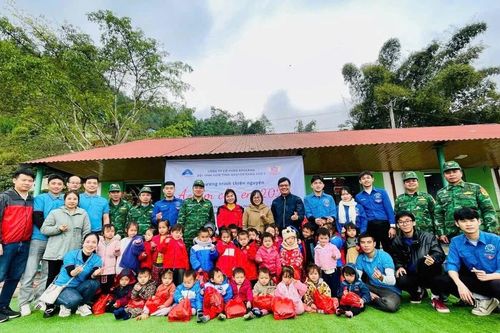 Chương trình 'Áo ấm cho em 2024'