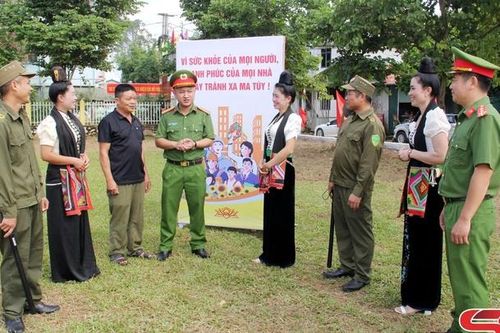 Đẩy mạnh phong trào thi đua xây dựng nông thôn mới