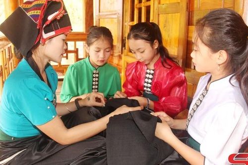 Đầu tư thiết chế văn hóa vùng đồng bào dân tộc thiểu số