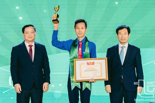 Chàng thanh niên dân tộc Tày vinh dự nhận Giải thưởng Lương Định Của