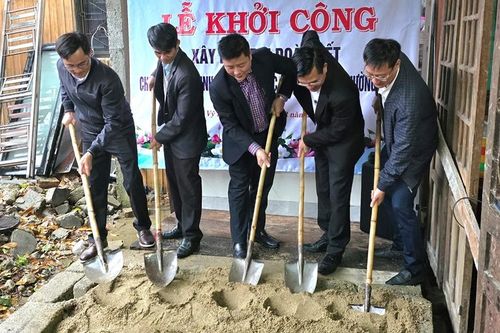 Xây nhà nhân ái cho sinh viên có hoàn cảnh khó khăn
