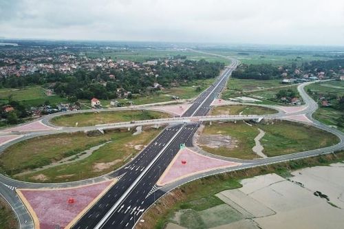 Liên kết thúc đẩy chuỗi cung ứng sản xuất thông minh tại các khu công nghiệp trục cao tốc phía Đông