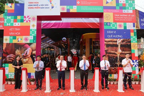 Ấn tượng tinh hoa làng nghề và đặc sản vùng miền năm 2024