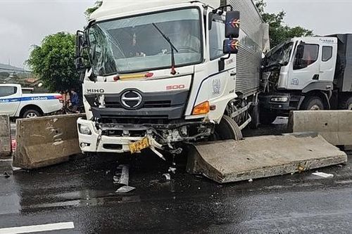 Nhân viên sửa đường trên QL 1A bị xe tải tông tử vong