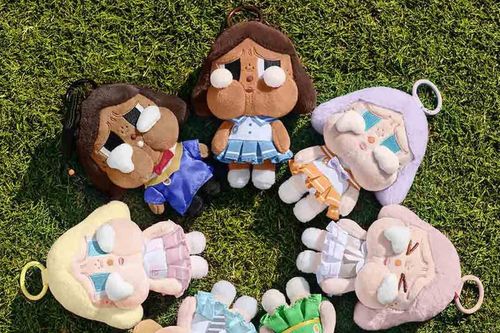 Sau cơn sốt Labubu, giới trẻ lại điên đảo vì búp bê khóc Crybaby