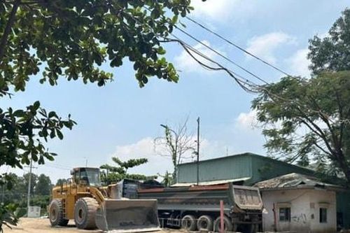 Cưỡng chế thu hồi đất trạm trộn bê tông hoạt động trái phép tại Thủ Đức