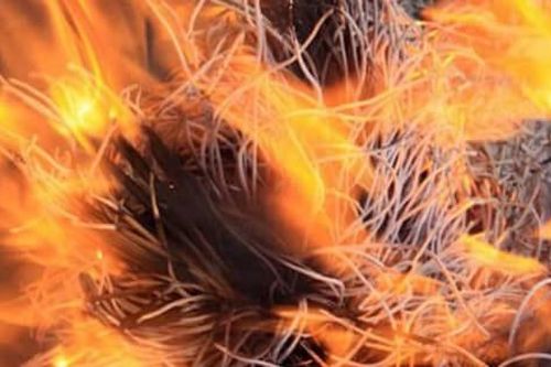 Cháy bát hương trong quan niệm dân gian và cách giải quyết