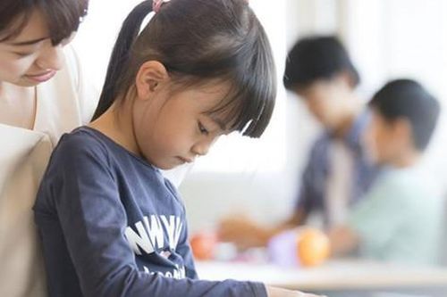 Con lớn lên tự ti, lưỡng lự, khó thành đạt vì 6 thói quen khó sửa của cha mẹ