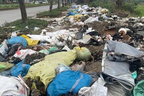 Đại lộ nghìn tỷ ở Hà Nội ngập rác thải