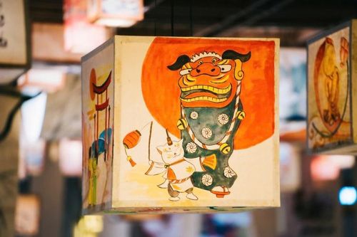 Họa sĩ Hoàng Phong tái hiện nghệ thuật dân gian với bộ tranh 'Ký ức đồng dao' tại núi Bà Đen