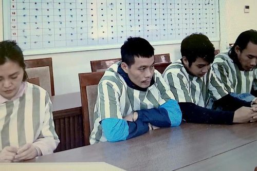 Quảng Ninh: Bắt nhóm đối tượng tạt sơn và chất bẩn vào nhà dân