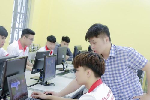 Cần bổ trợ kỹ năng thực hành