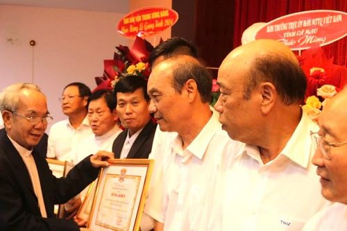 Đồng bào Công giáo tích cực tham gia xây dựng quê hương
