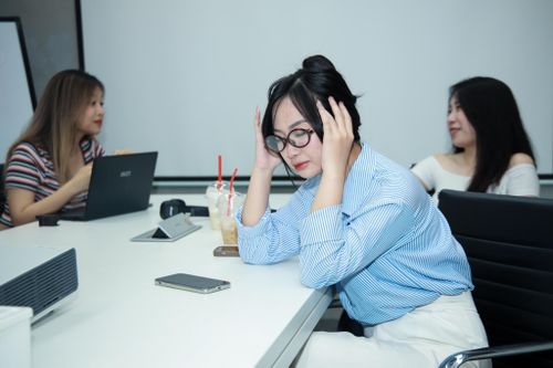 Thực tập sinh phụ cấp 1 triệu nhưng 'ôm' việc như nhân viên chính thức