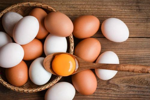 Các cách phân biệt trứng cũ hay mới cực đơn giản
