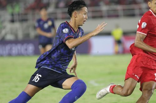 Cầu thủ Lào gốc Việt vượt qua chấn thương để tỏa sáng, từng tạo lịch sử khi thắng đội Thái Lan để vào chung kết