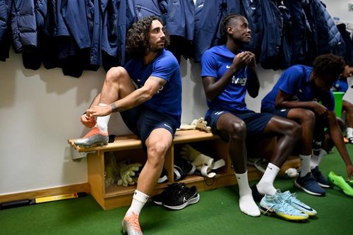 Hai lần trượt ngã của Marc Cucurella và câu chuyện về đôi giày thi đấu trong bóng đá