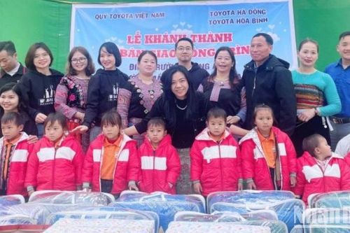 Hỗ trợ xây điểm trường, cải tạo nhà vệ sinh cho học sinh vùng sâu