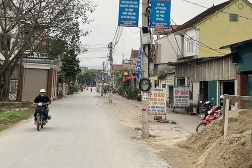Đường hay cột điện có trước?