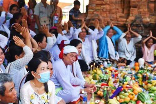 Khánh Hòa cần phát triển các hoạt động văn hóa tín ngưỡng đặc trưng để thu hút khách du lịch