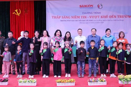 Báo SGGP trao hỗ trợ đến học sinh 2 huyện Nguyên Bình, Bảo Lạc (Cao Bằng)
