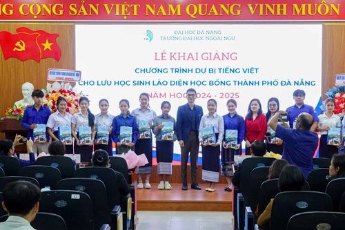 Trường ĐH Ngoại ngữ Đà Nẵng khai giảng lớp dự bị tiếng Việt cho LHS Lào