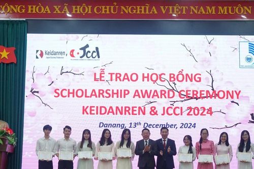 Sinh viên Đại học Đà Nẵng nhận học bổng từ doanh nghiệp Nhật Bản