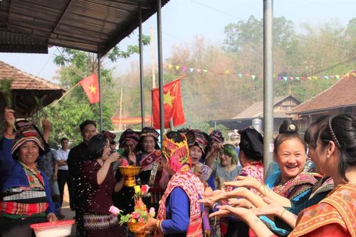 Gìn giữ văn hóa dân tộc Lào qua Lễ hội Bun Huột Nặm
