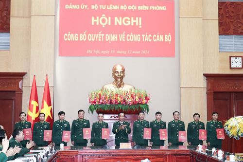 Đảng ủy, Bộ Tư lệnh BĐBP công bố, trao quyết định về công tác cán bộ